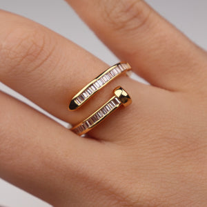 GOLD NAIL BAGUETTE RING